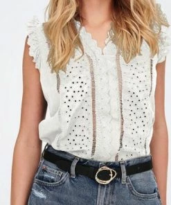 Only ONLINGE SL EMBROIDERY TOP - Cloud Dancer White 11 Only ONLINGE SL EMBROIDERY TOP - Cloud Dancer White -Exporteren dameskleding winkel 355x840 4