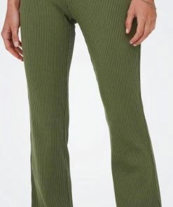 Only Broek Onlmegan Mw Flared Rib Pant Pnt 15267097 Kalamata Dames Maat - W28 X L32 -Exporteren dameskleding winkel 401x840 2