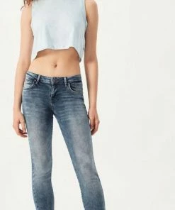 LTB Jeans LTB Nicole Jeans Volwassenen Lichtblauw -Exporteren dameskleding winkel 408x840 1