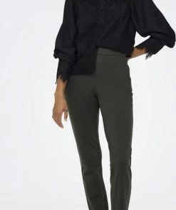 Only Blouse Onllola Ls Lace Insert Top Wvn 15268020 Black Dames Maat - M -Exporteren dameskleding winkel 427x840 3