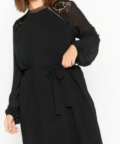 LOLALIZA Rechte Jurk Met Kant - Zwart - Maat 46 -Exporteren dameskleding winkel 443x840 3