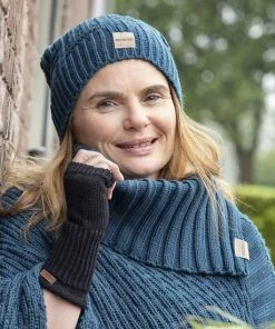 Knit Factory Nicky Gebreide Dames Poncho - Zwart - One Size - Met Opstaande Kraag -Exporteren dameskleding winkel 550x550 100