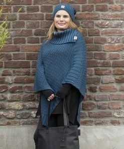 Knit Factory Nicky Gebreide Dames Poncho - Zwart - One Size - Met Opstaande Kraag -Exporteren dameskleding winkel 550x550 98