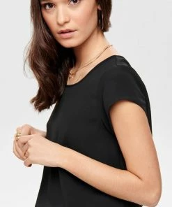 ONLY ONLVIC S/S SOLID TOP NOOS WVN Dames Top- Maat 42 25 ONLY ONLVIC S/S SOLID TOP NOOS WVN Dames Top- Maat 42 -Exporteren dameskleding winkel 550x733 234