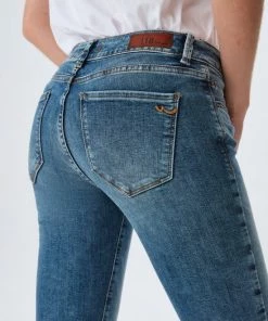LTB Jeans LTB Nicole Jeans Volwassenen Lichtblauw -Exporteren dameskleding winkel 550x733 401