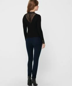 ONLY ONLTILDE L/S HIGH NECK LACE TOP JRS NOOS Dames Top - Maat XS -Exporteren dameskleding winkel 550x734 1