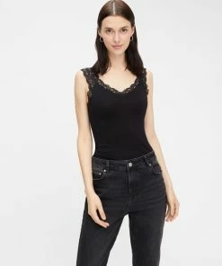 Pieces PCBARBERA LACE TOP NOOS 15 Pieces PCBARBERA LACE TOP NOOS -Exporteren dameskleding winkel 550x734