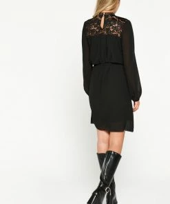 LOLALIZA Rechte Jurk Met Kant - Zwart - Maat 46 -Exporteren dameskleding winkel 550x776 5