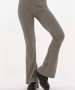 Colourful Rebel Retro Geo Broek Geel Dames - Wijduitlopende Fit - Polyester - S 14 Colourful Rebel Retro Geo Broek Geel Dames - Wijduitlopende Fit - Polyester - S -Exporteren dameskleding winkel 550x785 37