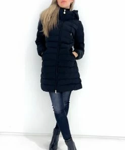 Emporio Armani EA7 Gewateerde Jas Lang Met Capouchon Zwart Maat : M -Exporteren dameskleding winkel 550x806 6