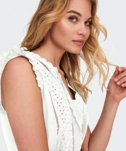 Only ONLINGE SL EMBROIDERY TOP - Cloud Dancer White 15 Only ONLINGE SL EMBROIDERY TOP - Cloud Dancer White -Exporteren dameskleding winkel 550x820 13