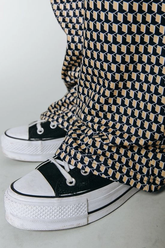 Colourful Rebel Retro Geo Broek Geel Dames - Wijduitlopende Fit - Polyester - S 5 Colourful Rebel Retro Geo Broek Geel Dames - Wijduitlopende Fit - Polyester - S - Afbeelding 3