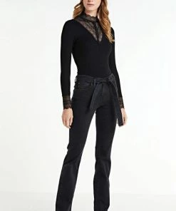 ONLY ONLTILDE L/S HIGH NECK LACE TOP JRS NOOS Dames Top - Maat XS -Exporteren dameskleding winkel 550x824 2