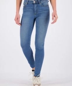 Raizzed Vrouwen Jeans BLOSSOM Mid Blue Stone-Maat 28/32 -Exporteren dameskleding winkel 550x824 3