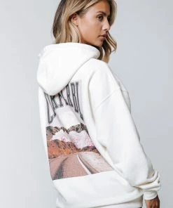 Colourful Rebel Road Roses Hoodie Wit Dames - Oversized Fit - Polyester - M