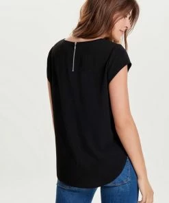 ONLY ONLVIC S/S SOLID TOP NOOS WVN Dames Top- Maat 42 22 ONLY ONLVIC S/S SOLID TOP NOOS WVN Dames Top- Maat 42 -Exporteren dameskleding winkel 550x825 172