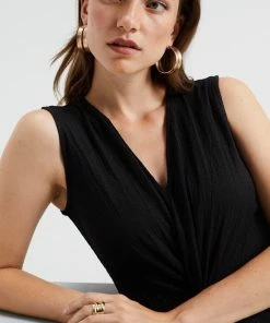 WE Fashion Dames Jumpsuit Met Knoopdetail En Structuur 14 WE Fashion Dames Jumpsuit Met Knoopdetail En Structuur -Exporteren dameskleding winkel 550x825 218