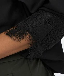 Only Blouse Onllola Ls Lace Insert Top Wvn 15268020 Black Dames Maat - M -Exporteren dameskleding winkel 550x825 222
