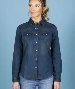 Merkloos Doqi Spijkerblouse “Fishy” - Dames - 100% Cotton - Enzyme Washed Shirt - Getailleerde Spijkerblouse - 4 Maten Beschikbaar -Exporteren dameskleding winkel 550x825 306